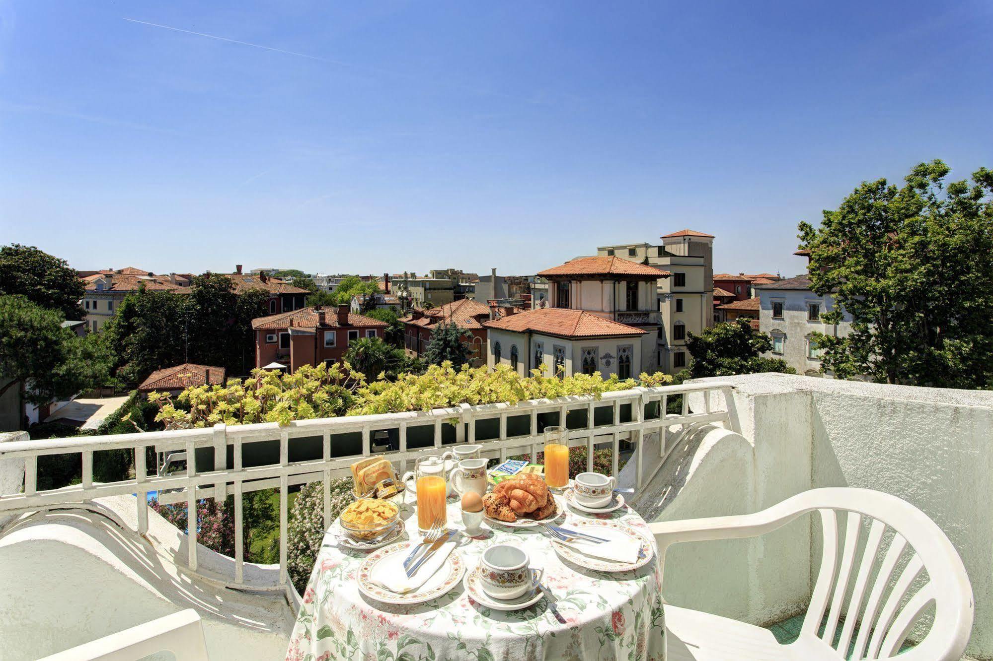 Hotel Biasutti Lido di Venezia Exterior photo